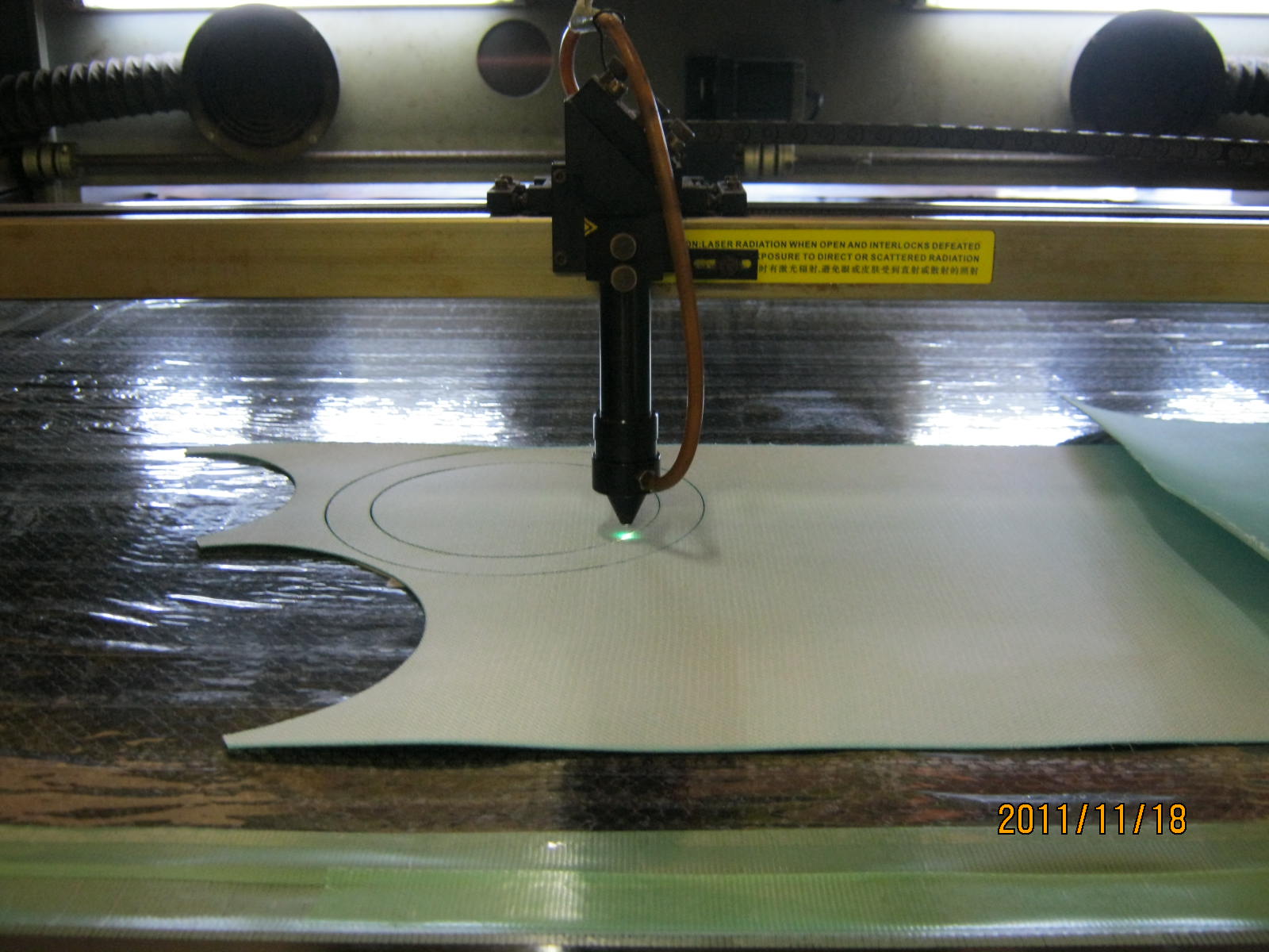 レーザー　加工